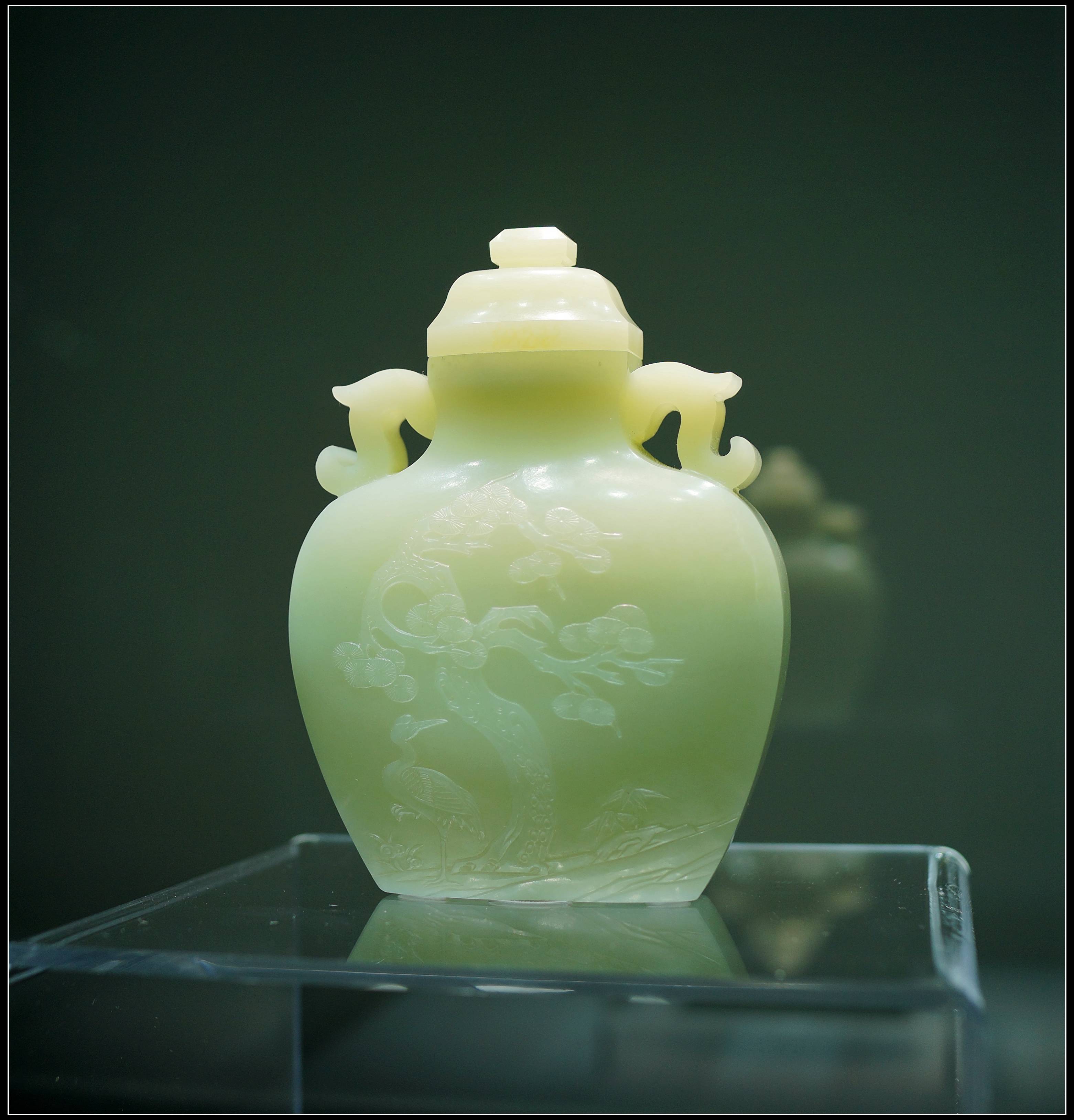 明清玉器白玉龙纹觥.尺寸:13.8&times;11.5&times;6.3厘米,重